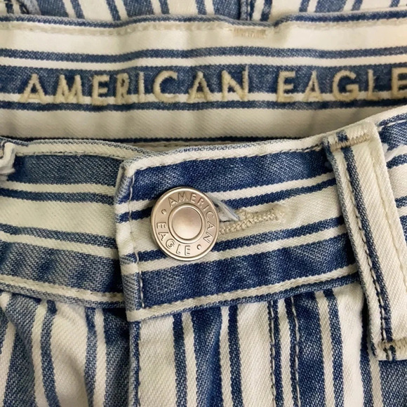 American Eagle Striped Denim Mom Short - Size 6 - Picture 4 of 8